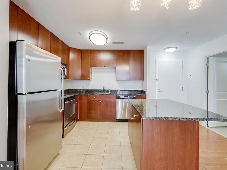 155 Potomac Psge #712 — Photo 16