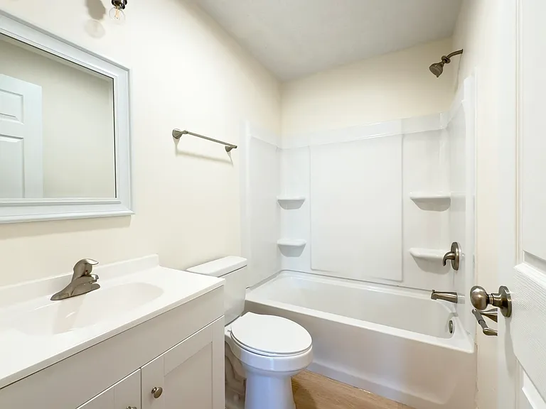 821 W Wood St #B — Photo 9