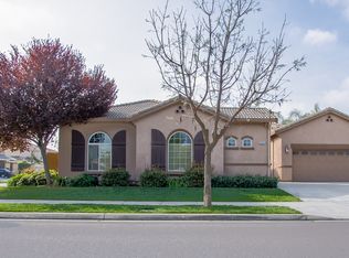 2933 W Clinton Ct, Visalia, CA