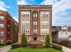 Manstan Apartments