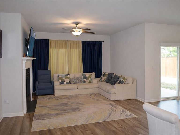 Listing photo 5