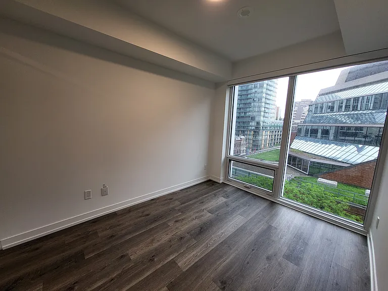 771 Yonge St — Photo 26