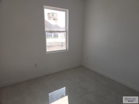 5th image of 2440 Calle Moreno