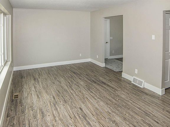 3rd image of 10518 S Walnut Dr