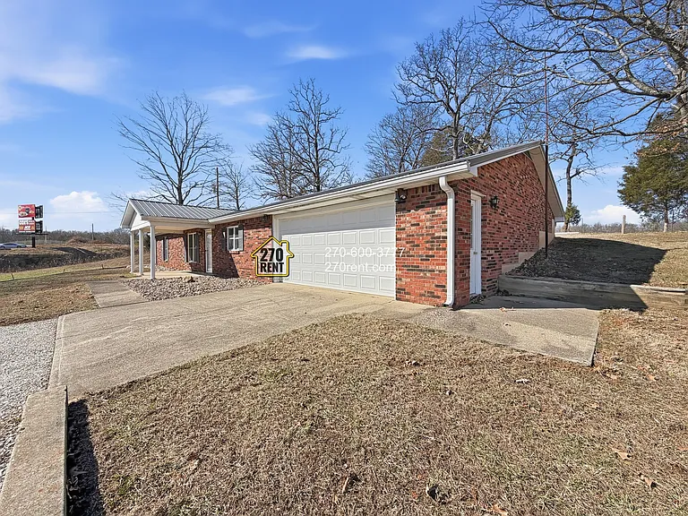 2390 Brandenburg Rd — Photo 3