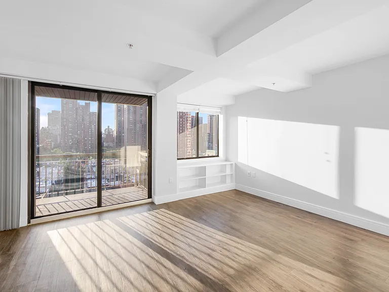 354 E 91st St #608 — Photo 3