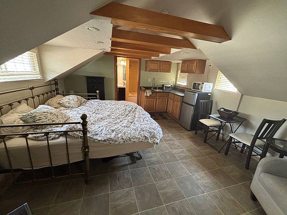 4th image of 172 Skidmore St #11442086