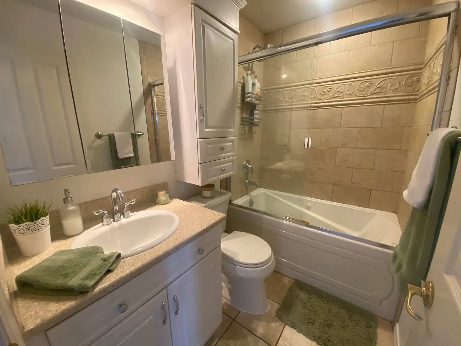 3 bed, 2.5 bath, 1400 sqft, $2,000 — Photo 4