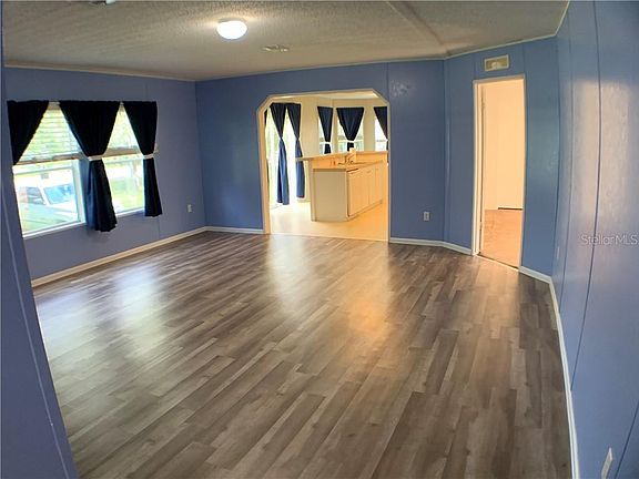 4th image of 4325 Woodridge Dr
