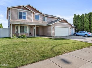 506 Millenium Ave, Moxee, WA 98936