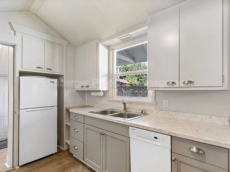 1810 W 11th Ave — Photo 4