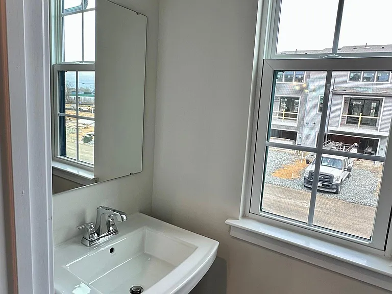 325 E Cochran St — Photo 18