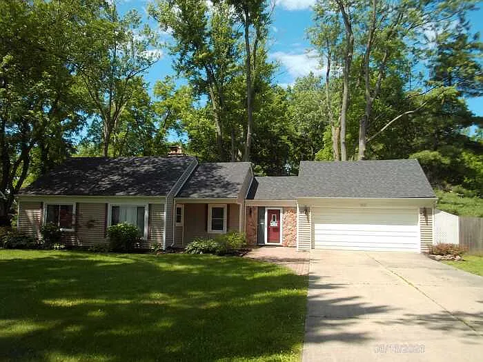 5921 Houghten Dr
