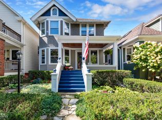 1111 Lakepointe St, Grosse Pointe Park, MI 48230