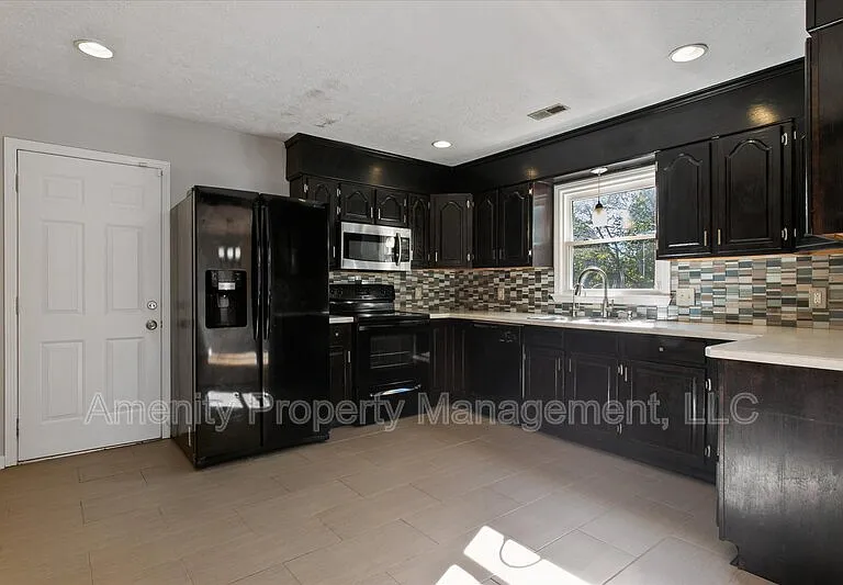 36 Old Fox Hill Rd — Photo 8