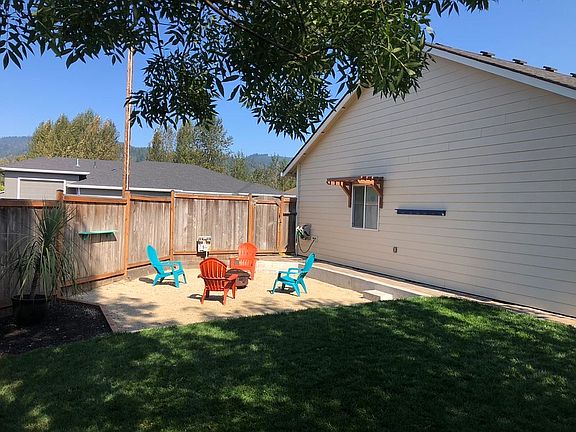 Leveled swimming pool pad