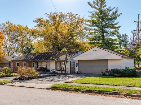 107 Maple Gardens Dr, Englewood, OH 45322