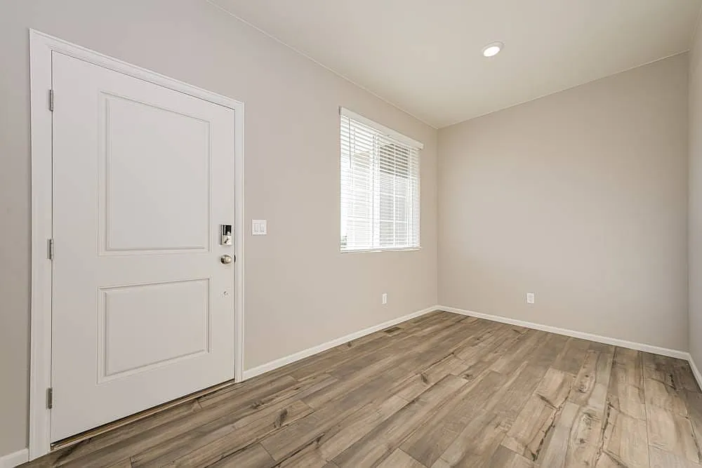 3 bed, 2.5 bath, 2625 sqft, $1,750 — Photo 3