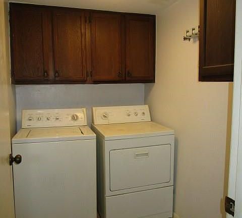 5th image of 2918 Camelot Ln