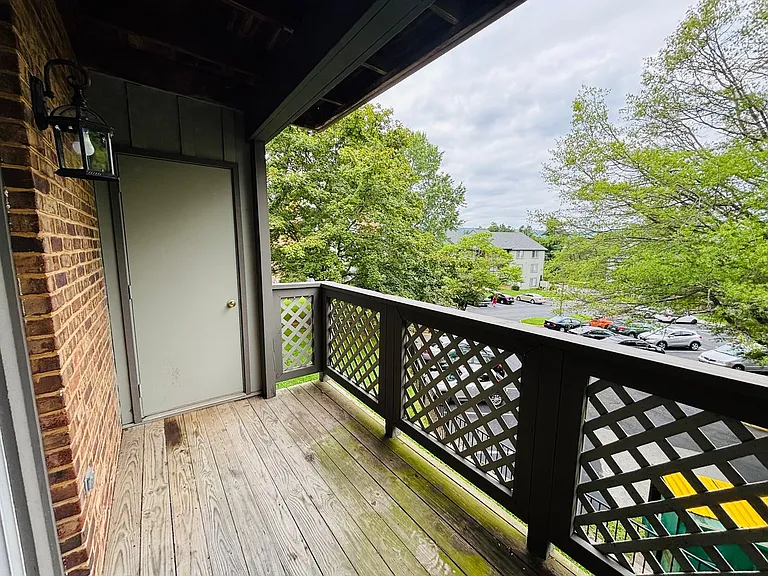 844 Claytor Sq — Photo 4