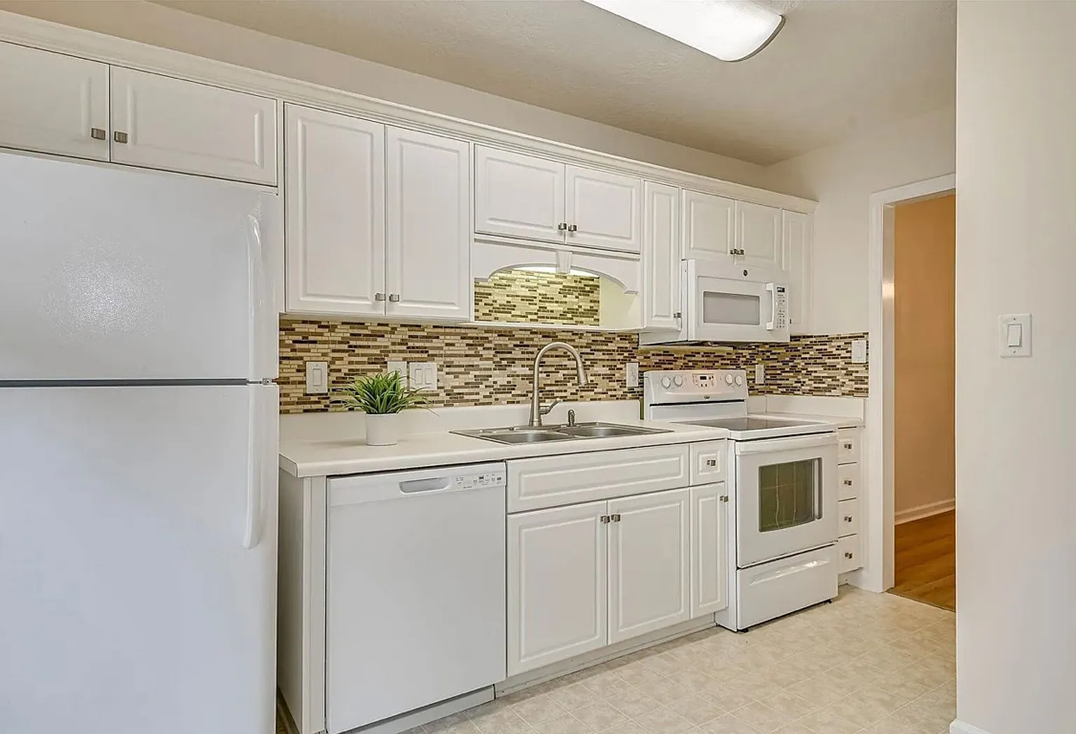 Updated 2 BR, 2 BA Townhome — Photo 3