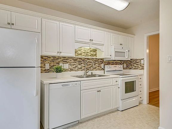 3rd image of 307 Brock Ln