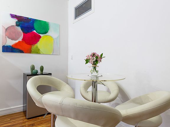 4th image of 137 W 14th St #1