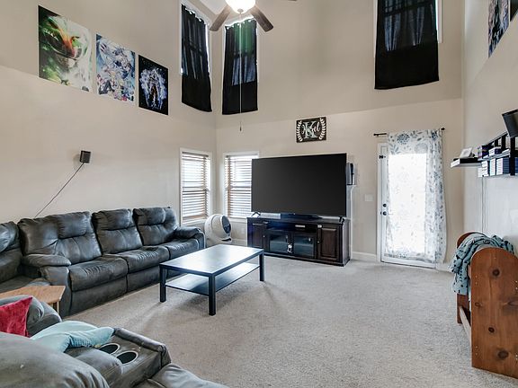 4th image of 3353 1/2 N Henderson Way