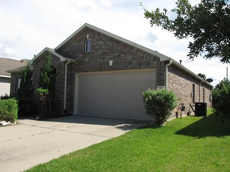 24219 Cornell Park Ln — Photo 2