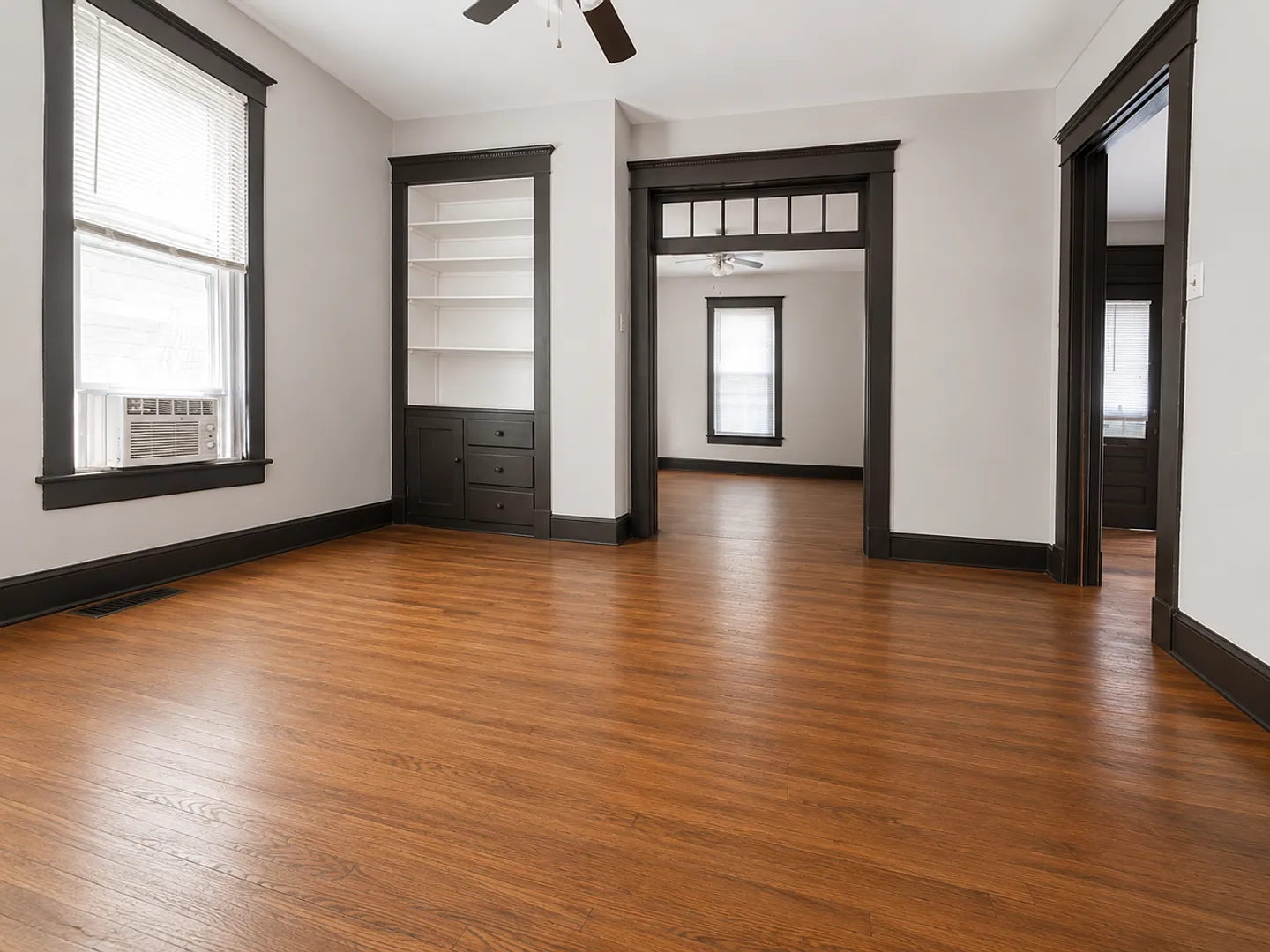 2001 W Jackson St - Spacious 3-Bedroom Rental with Hardwood Floors & Extra Storage — Photo 3