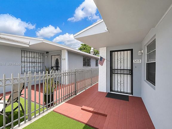 2nd image of 3233 SW 25th St #2