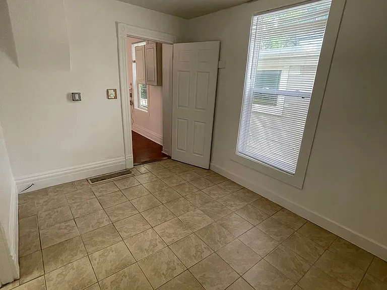 729 Blake Ave — Photo 9