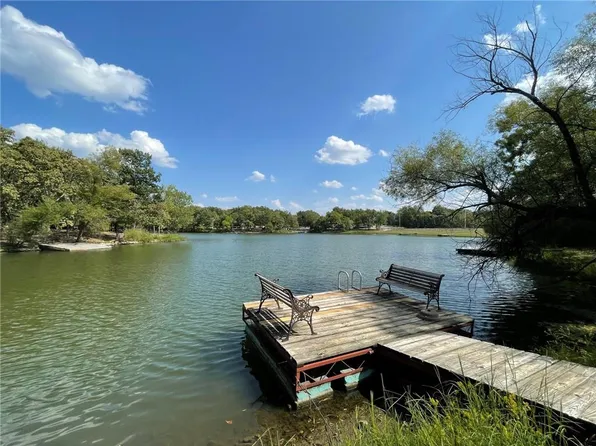 18 Timber Valley Ct, Linn Valley, KS 66040