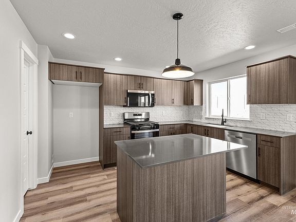 3rd image of 5298 S Memory Ave