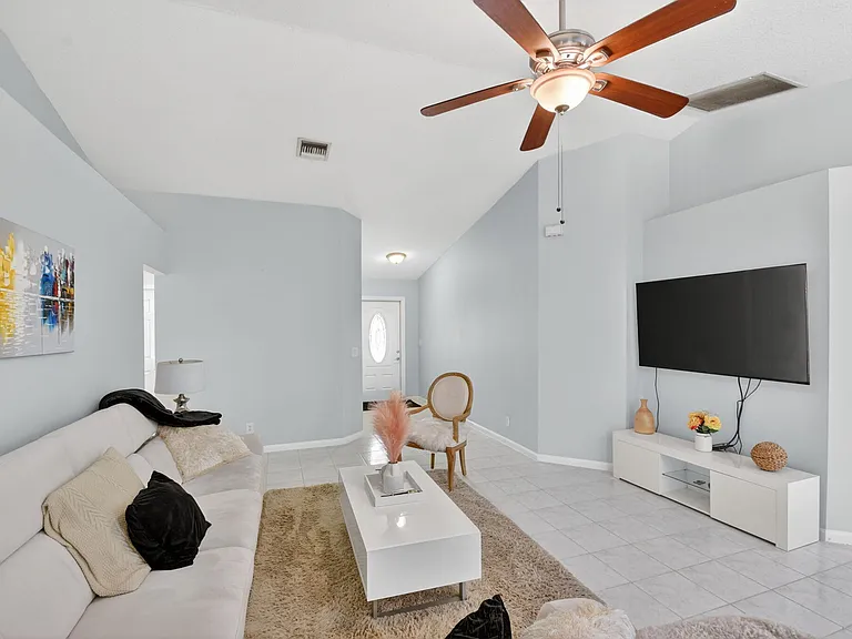 1080 Salmon Isle — Photo 20
