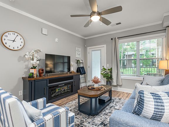 3rd image of 524 Carowill Dr #202