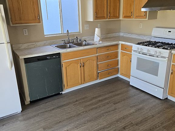 2nd image of 2330 Paradise Ct