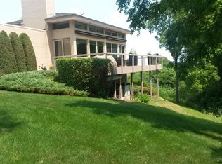 N1462 Fontana Ridge Rd, Fontana, WI 53125