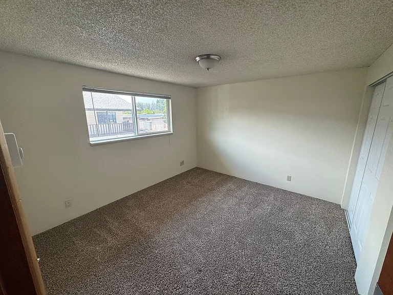 468A - 824 SW Grove Street — Photo 7