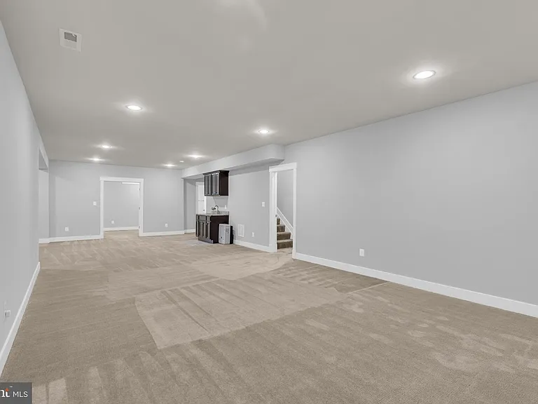 2233 N Underwood St — Photo 44
