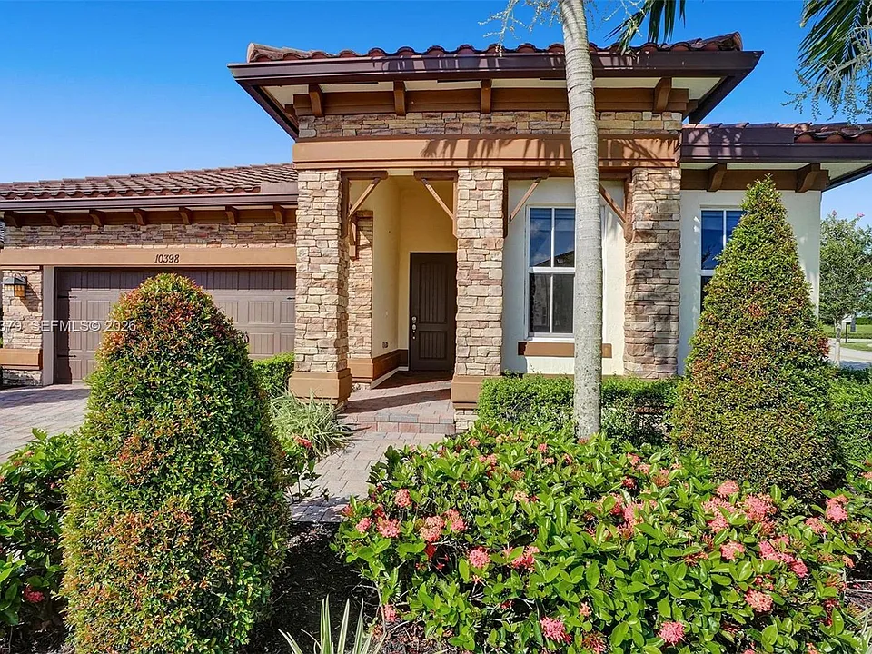 10398 Waterside Ct