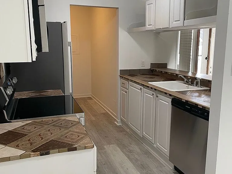 5716 Summit Arch — Photo 2