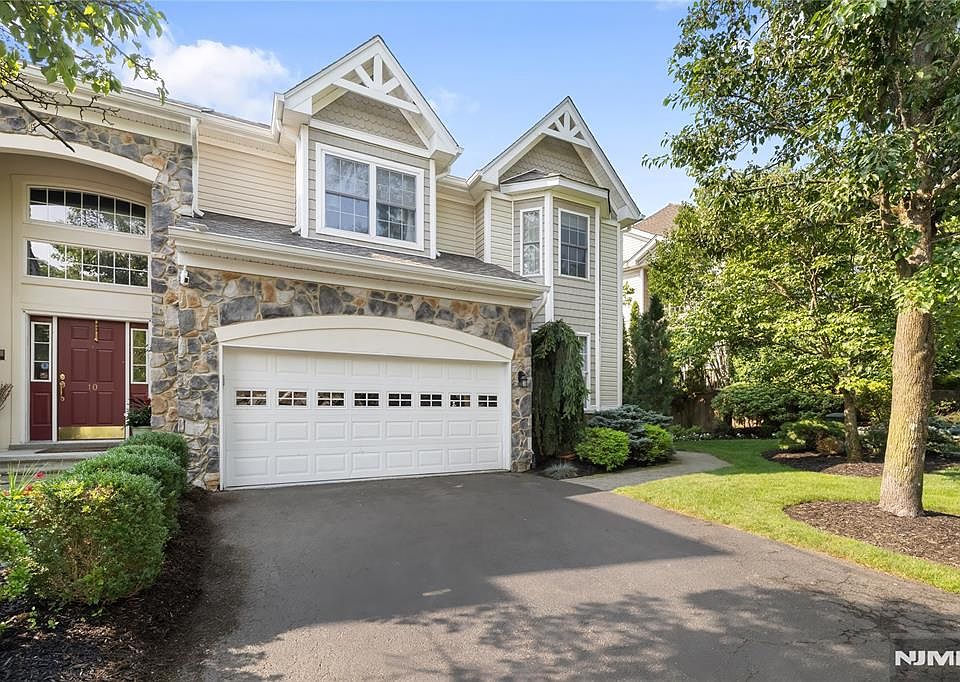 1st image of 12 Timberline Lane