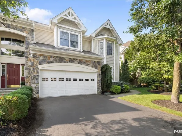 12 Timberline Ln, Oakland, NJ 07436