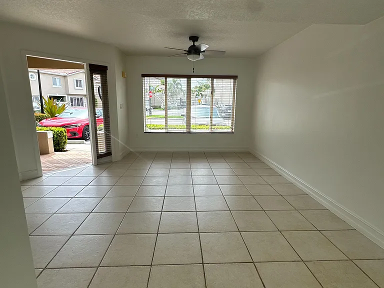 111 Riviera Cir — Photo 5