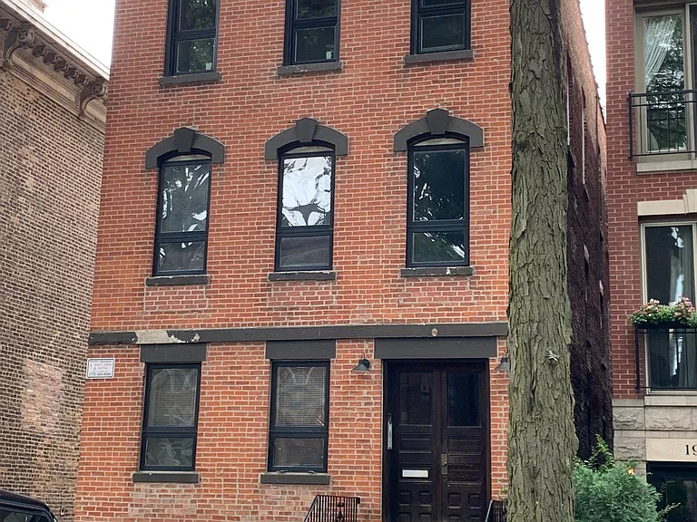 1949 N Hudson Ave — Photo 1