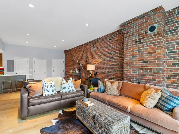 28 Atlantic Ave #618, Boston, MA 02110