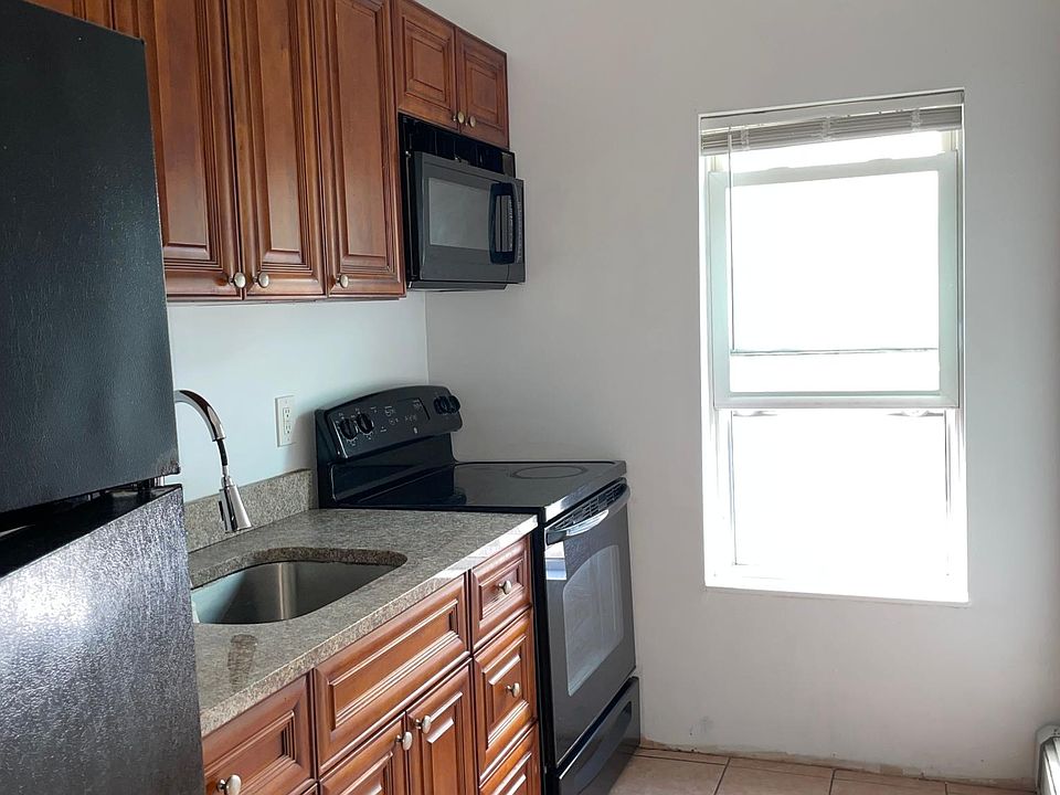 1st image of 33 Vinton St #1