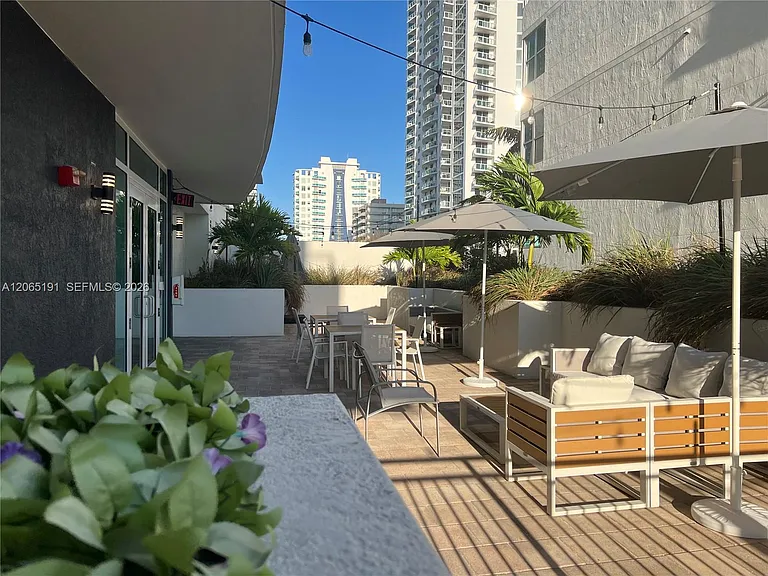 2275 Biscayne Blvd #1004 — Photo 25