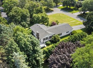 11 Wind Mill Rd, Pittsford, NY 14534